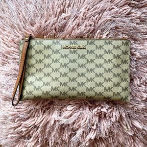 Michael Kors Wristlet
